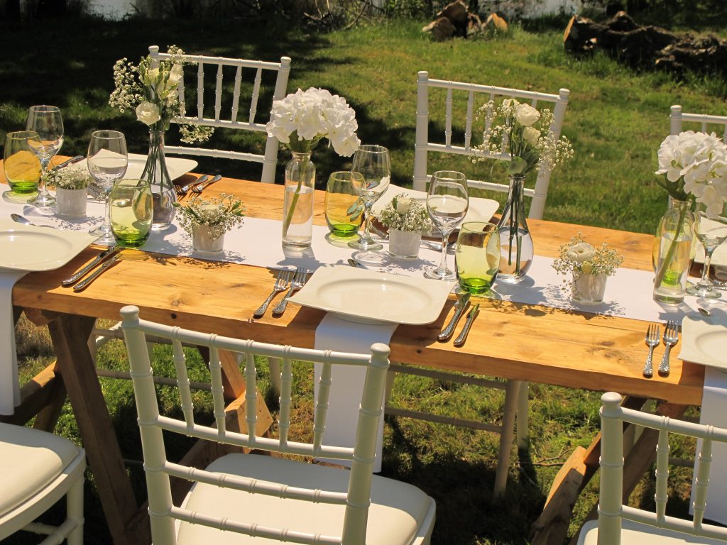 A summer dinner party tablescape