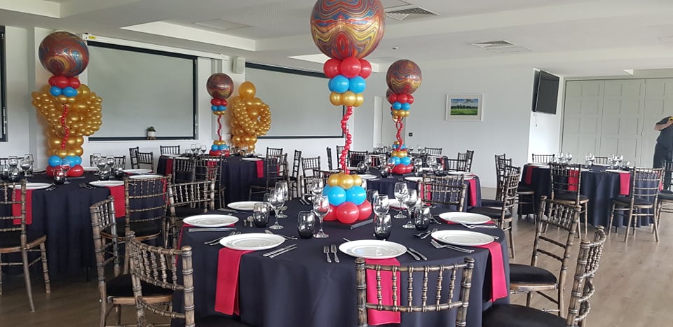 Example school proms table with balloons
