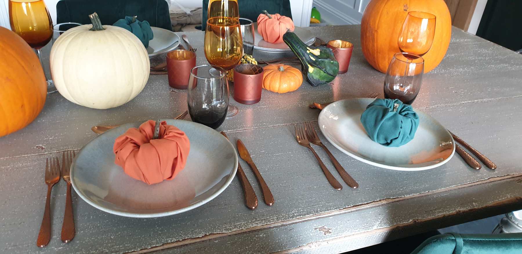Pumpkin napkins for Halloween.